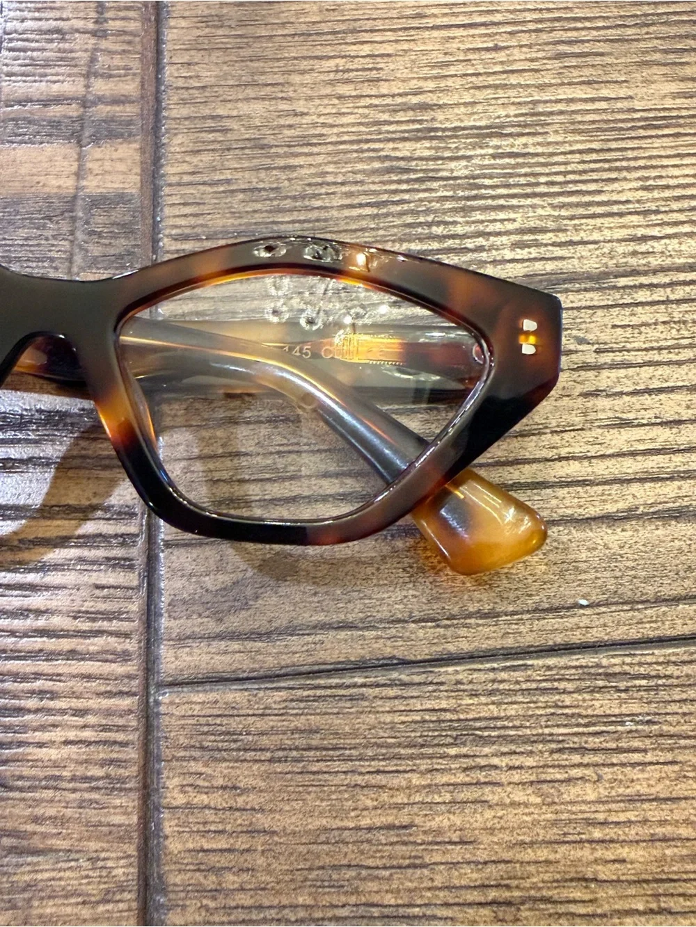 VICCI stylish tortoiseshell